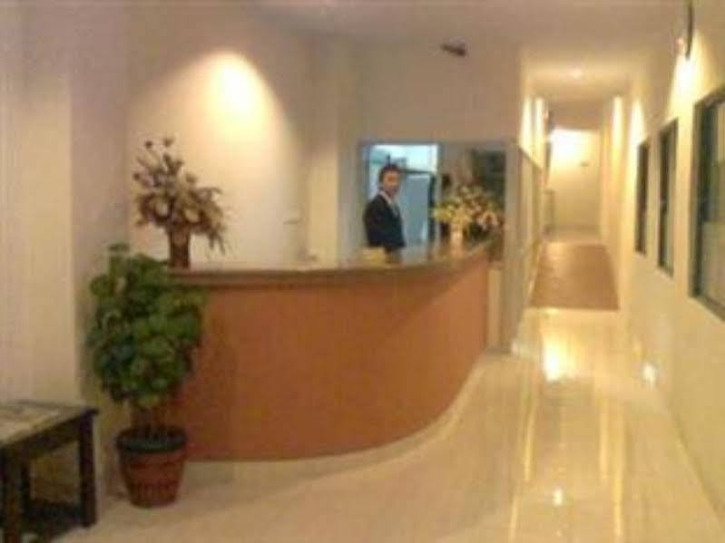 Hotel Lucky Inn Manado Bagian luar foto