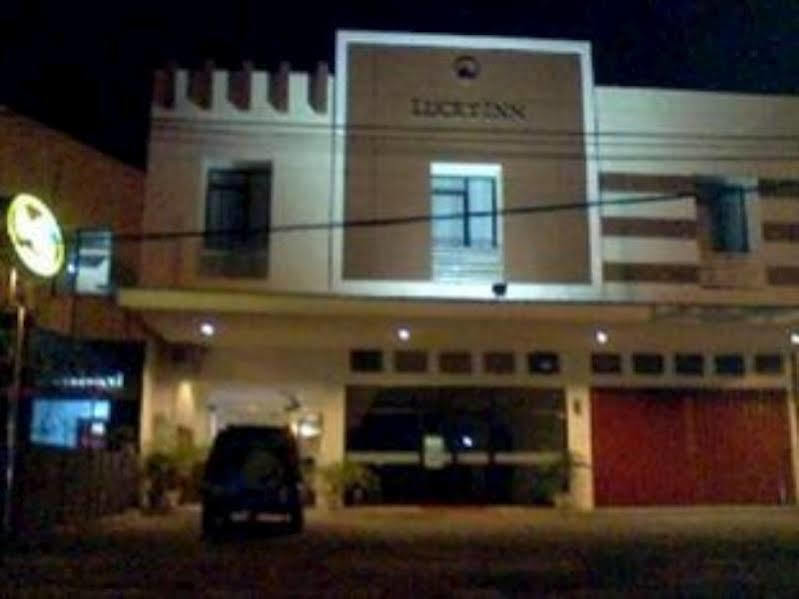 Hotel Lucky Inn Manado Bagian luar foto